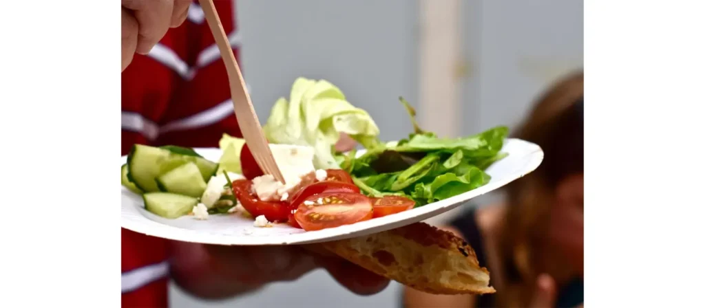 Paper Plate Sizes Guide: Choose the Right Size for Every Use 6 For Salads and Side Dishes Use Plates 7–8.5 Inch