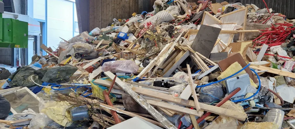 What Goes in Landfill? A Simple Overview of Sites and Waste 5 Industrial and Commercial Waste