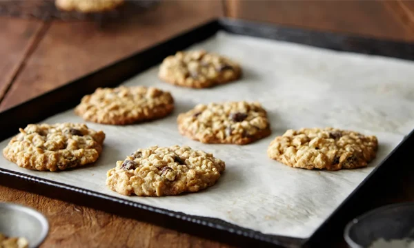 What Is Baking Paper? Uses, Benefits, and Buying Guide 7 Enhancing Food Presentation